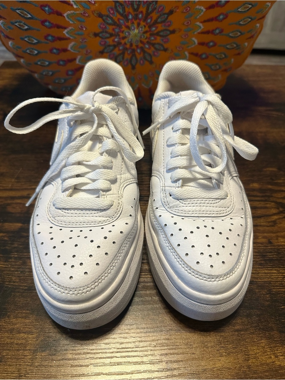 Nike unisex’s White Lace-Up Sneakers